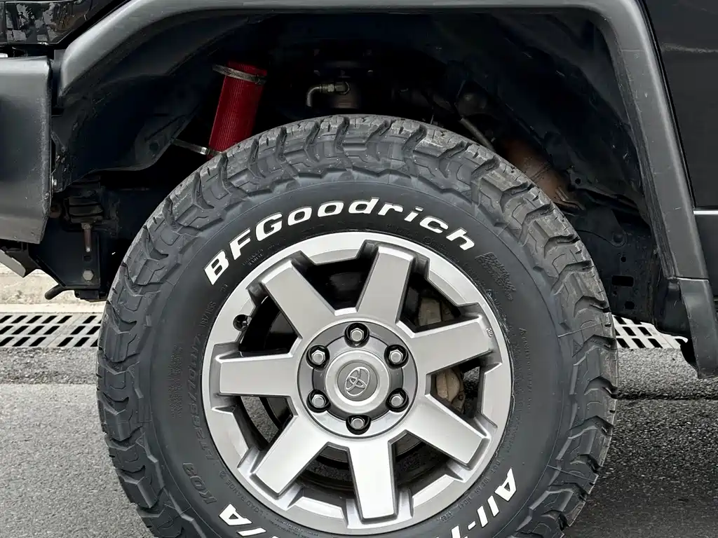 Toyota FJ Cruiser — миниатюра 10