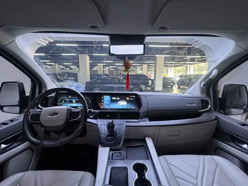 Ford Tourneo — миниатюра 7
