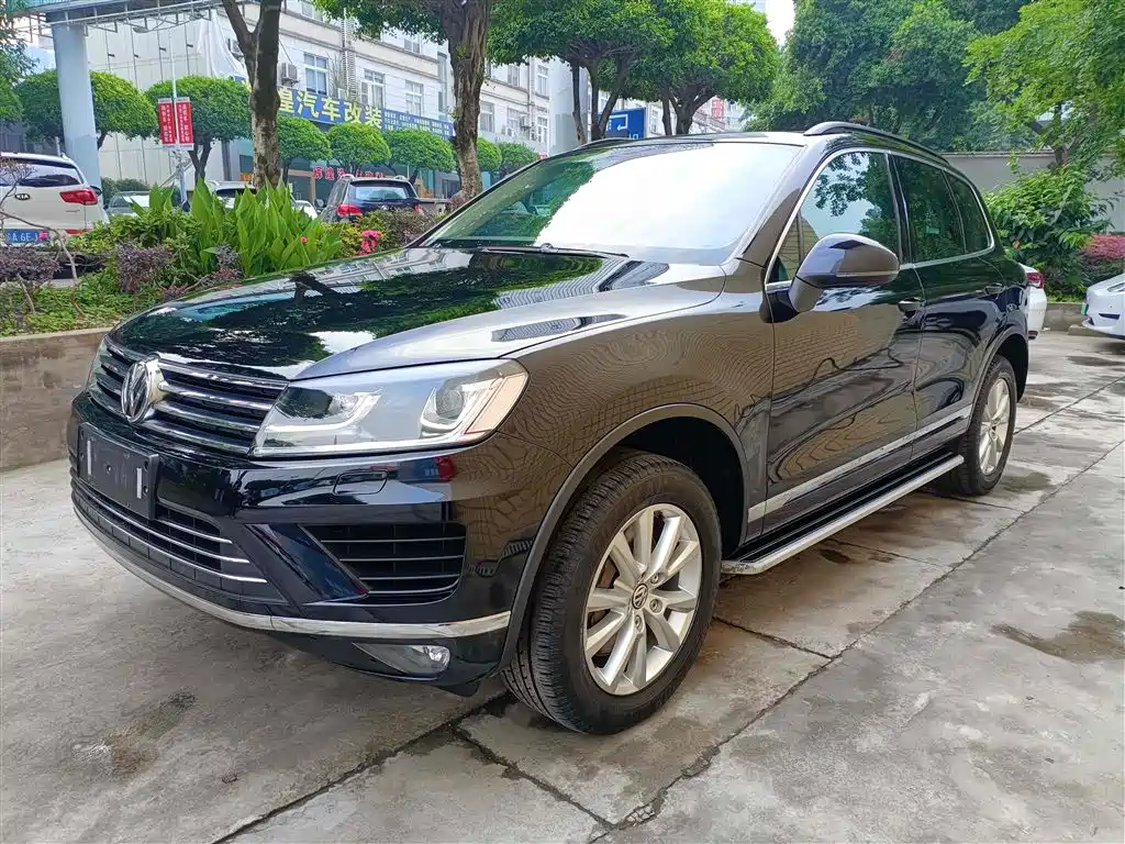 VOLKSWAGEN TOUAREG