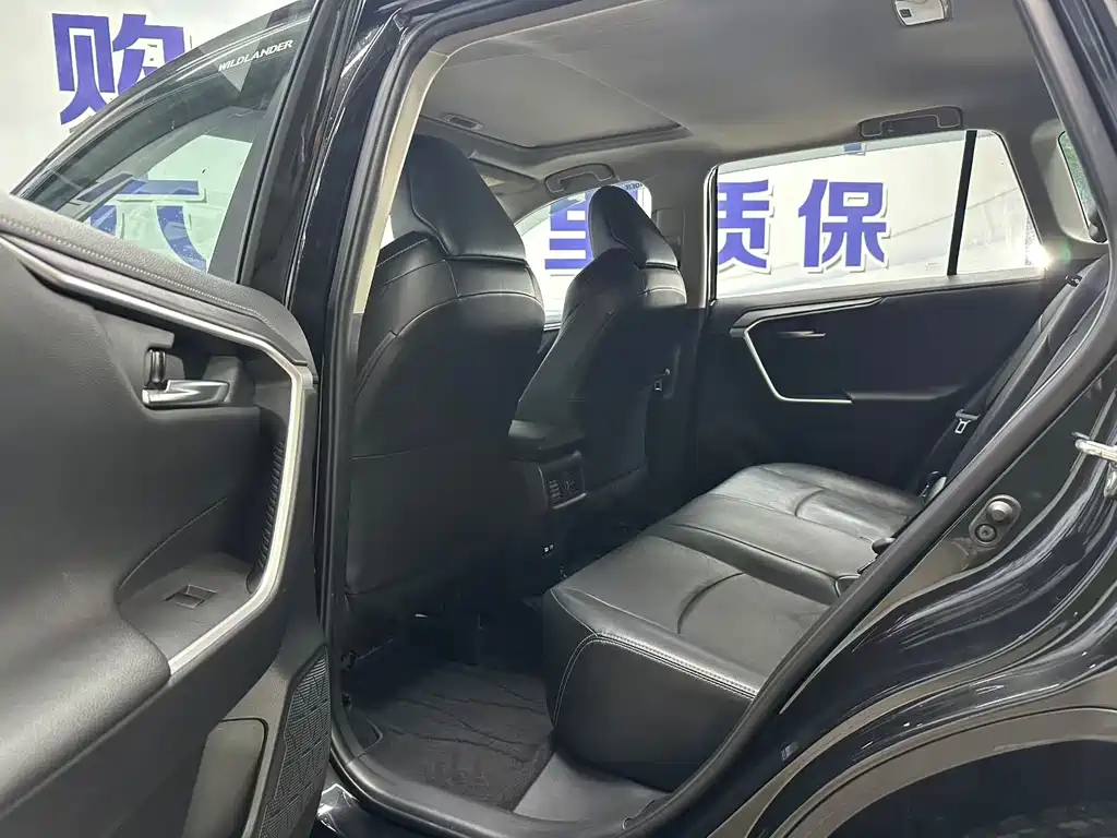 Toyota Wildlander 2.0L CVT 4WD Luxury Edition, фото 6