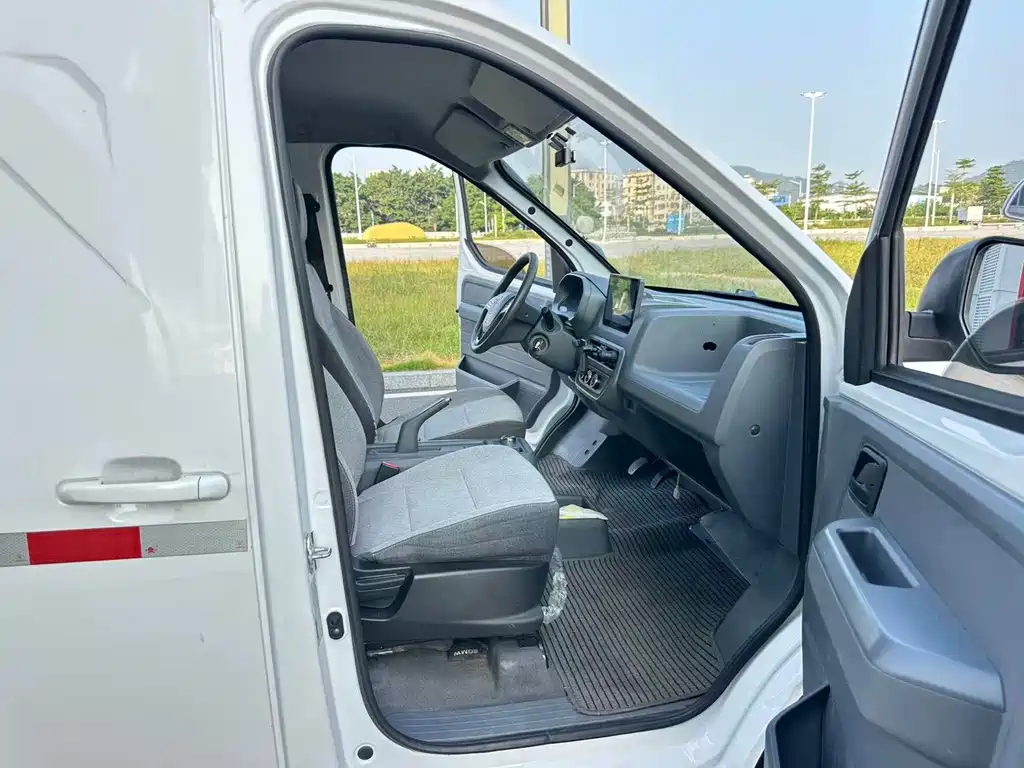 Wuling Yangguang — миниатюра 8