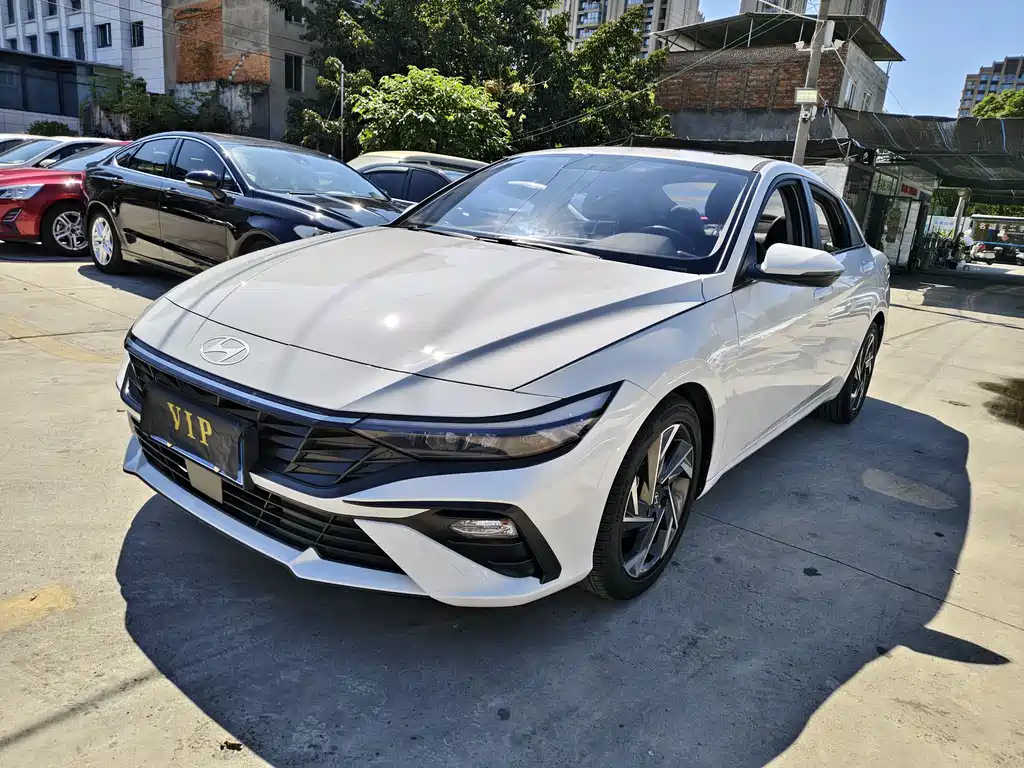 Hyundai Elantra 2023