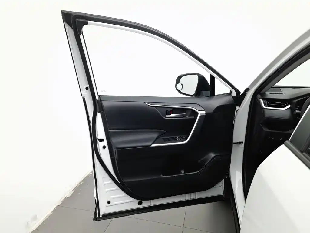Toyota Wildlander New Energy — миниатюра 8