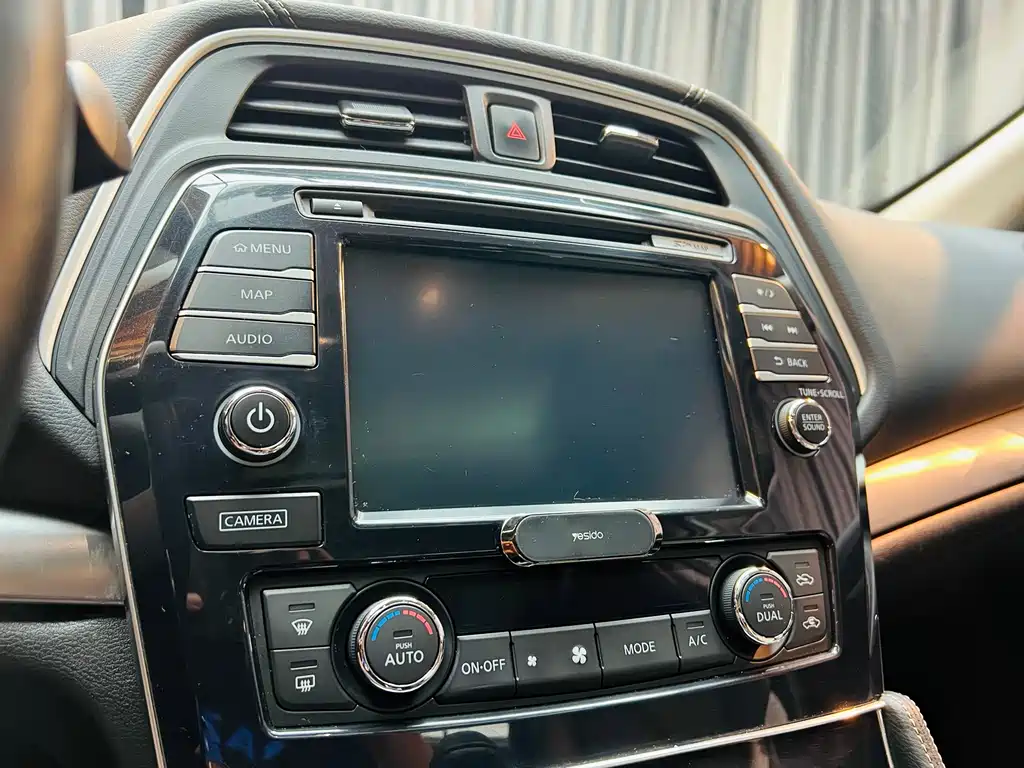 Nissan Cima — миниатюра 19