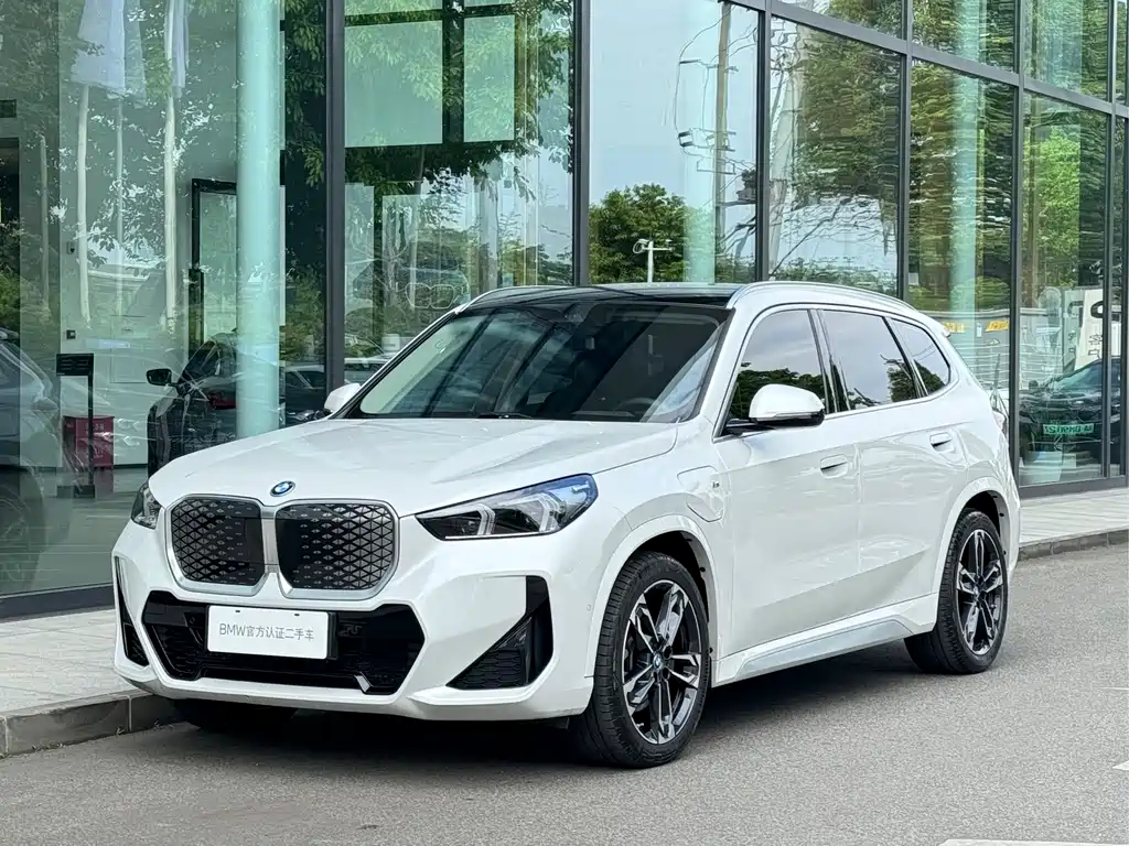 BMW iX1 2024