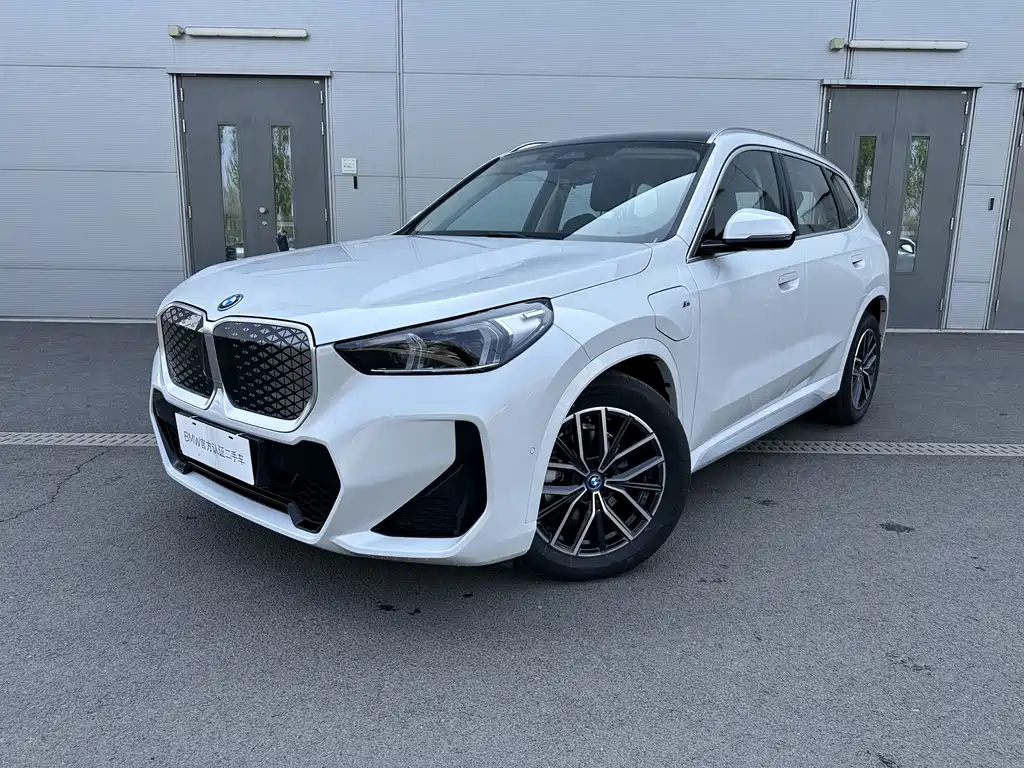 BMW iX1 2025