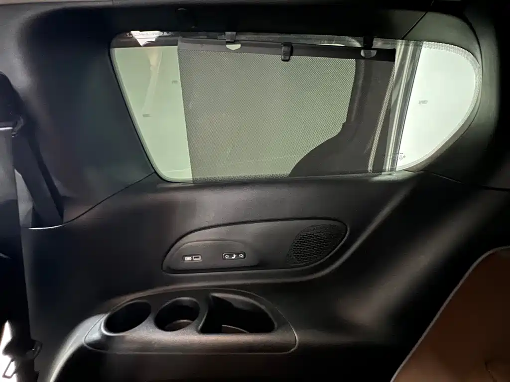 Chrysler Grand Voyager (Import) — миниатюра 28