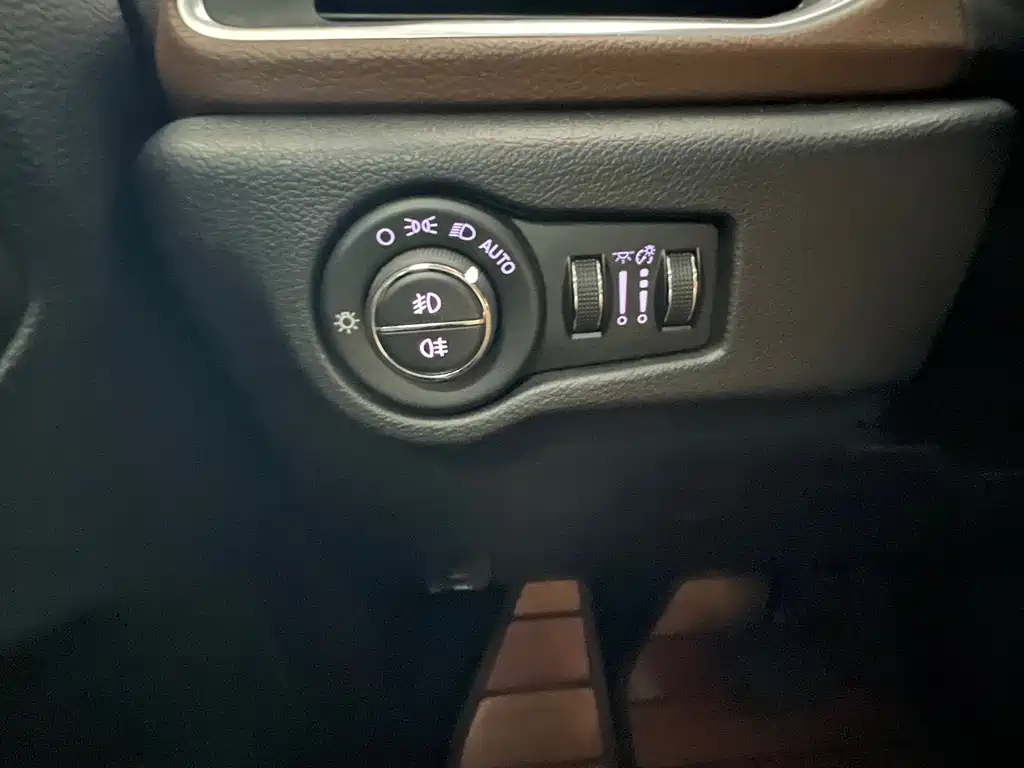 Chrysler Grand Voyager (Import) — миниатюра 39