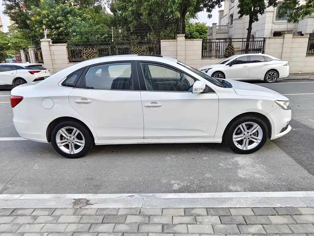 Bestune B30 — миниатюра 5