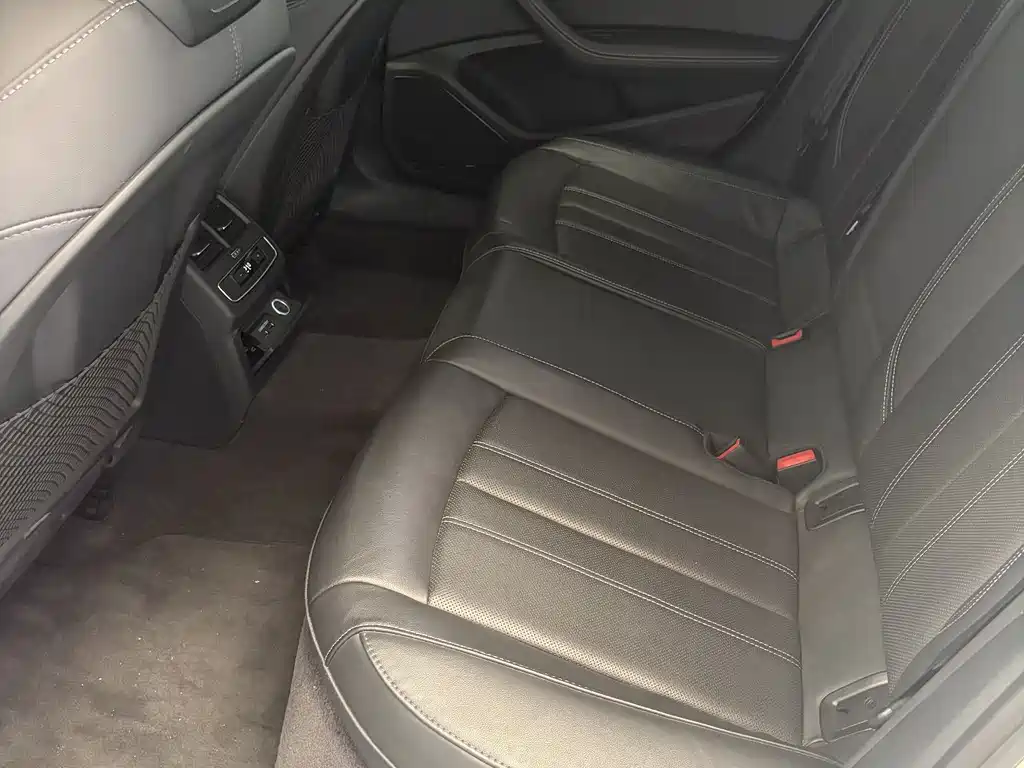 Audi A4L 2022 40 TFSI Luxury