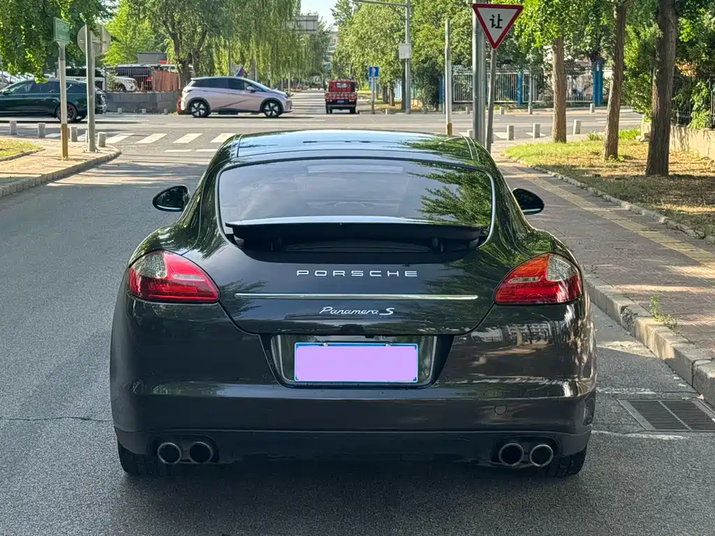 Porsche Panamera 2010 Panamera S 4.8L