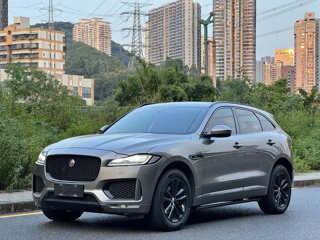 Jaguar F-PACE