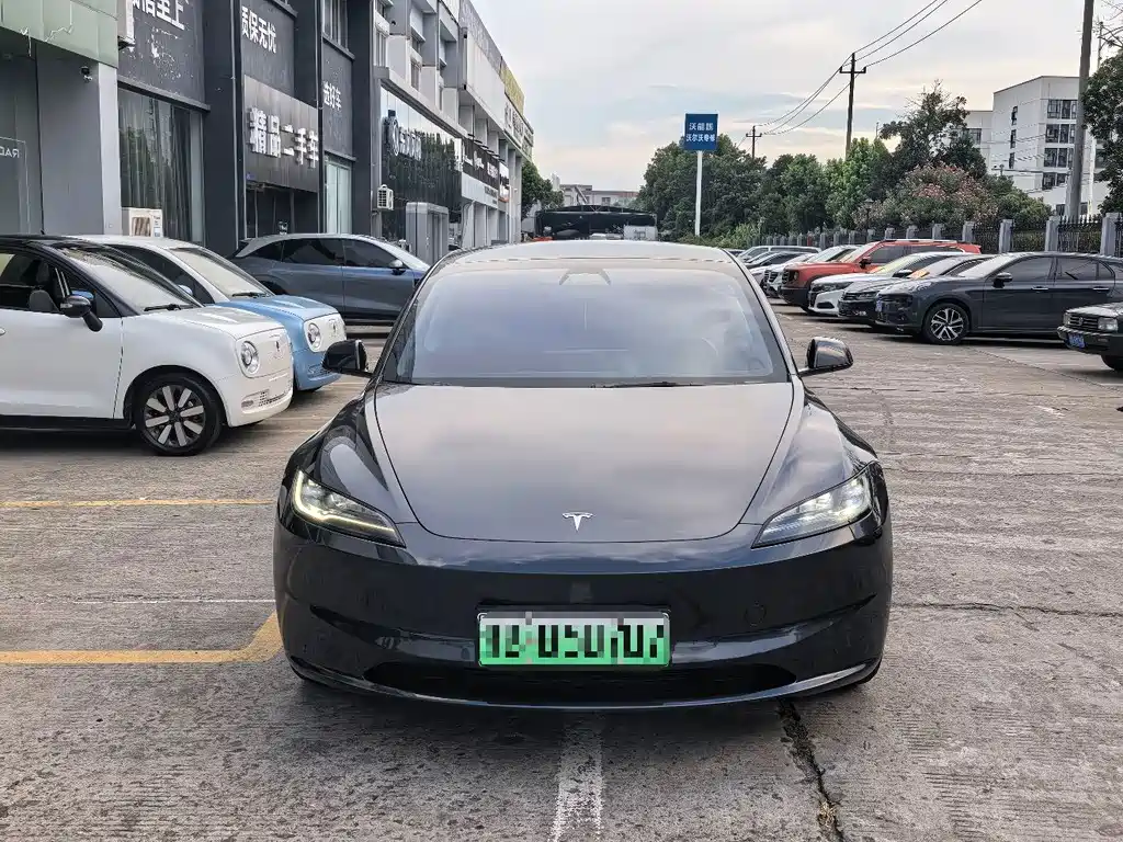 Tesla Model 3 — миниатюра 2