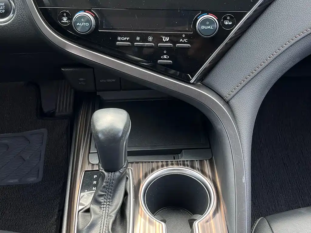 Toyota Camry 2019 2.5G Luxury