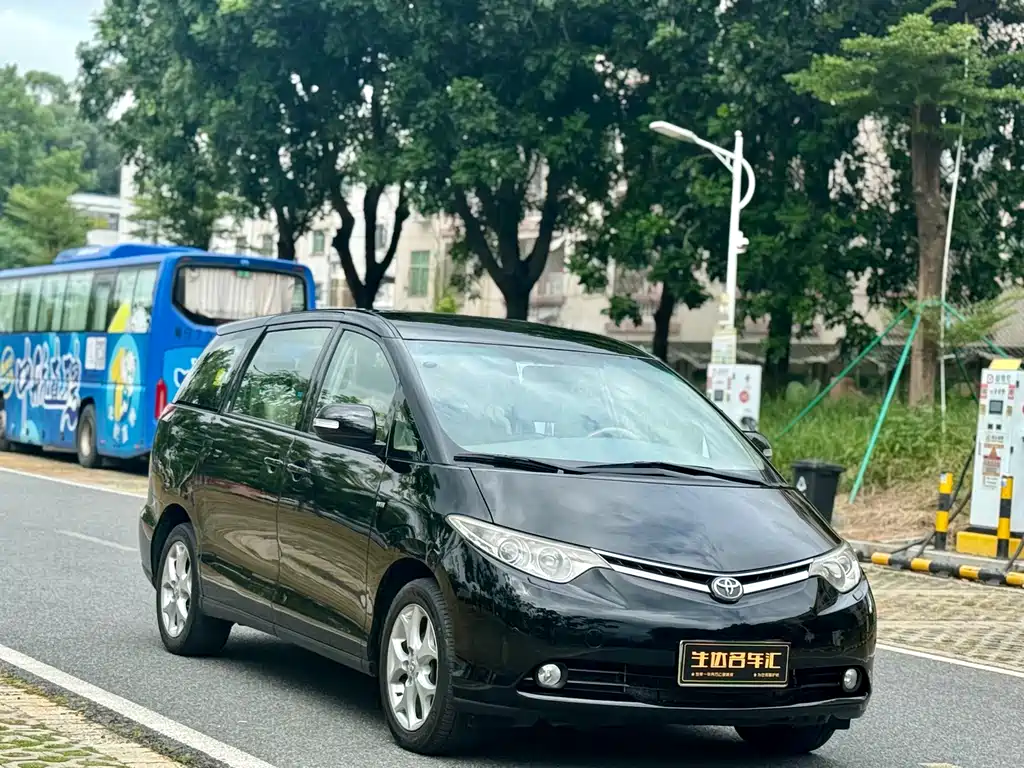 Toyota Previa — миниатюра 3