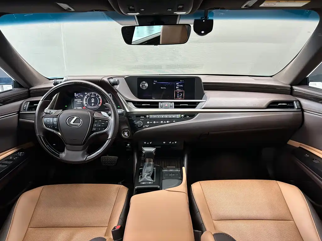Lexus ES 2018 200 Luxury V