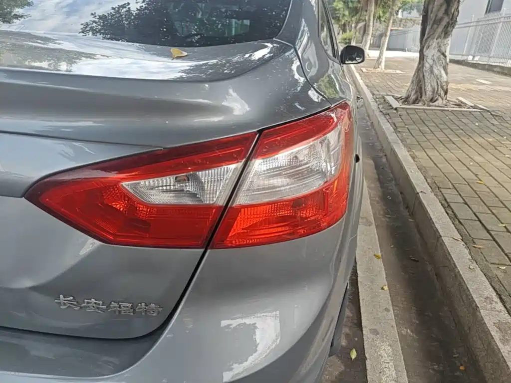 Ford Focus 2012 1.6L MT Comfort