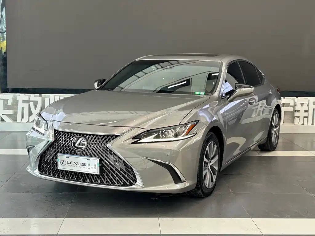 Lexus ES 2019