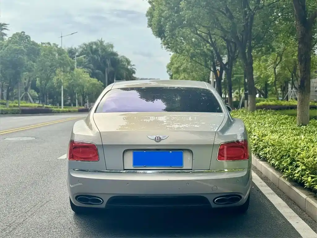 Bentley Flying Spur — миниатюра 5