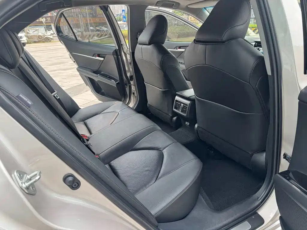 Toyota Camry — миниатюра 11