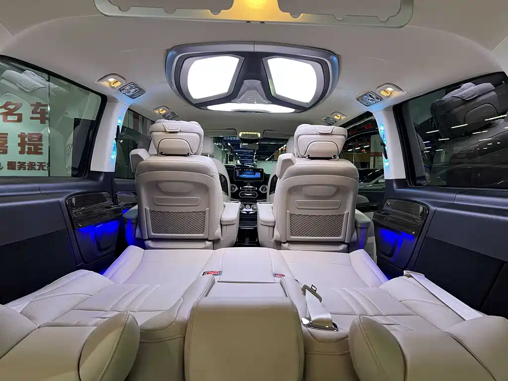 Mercedes-Benz Vito 2023 2.0T Elite 7 мест