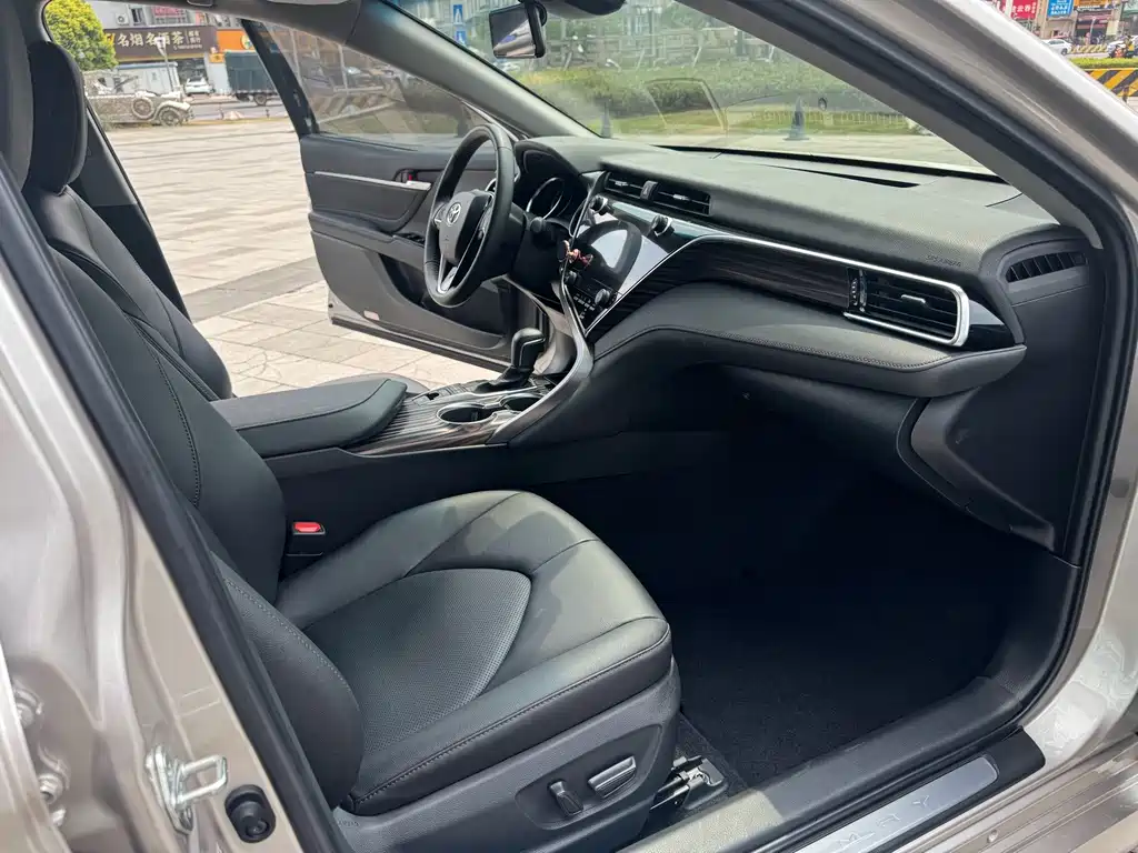Toyota Camry — миниатюра 12