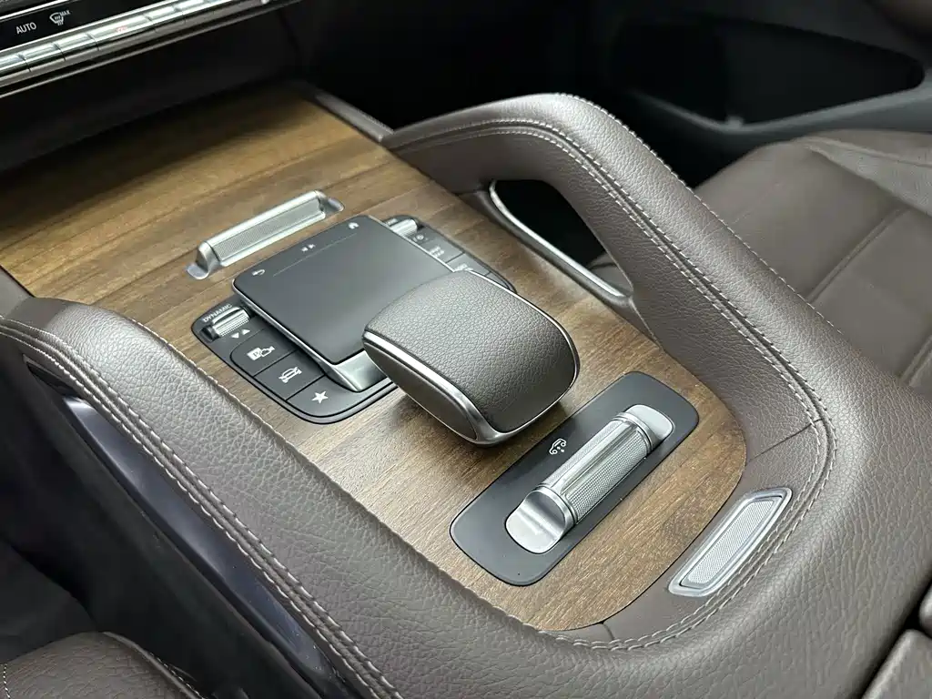 Mercedes-Benz GLS — миниатюра 18