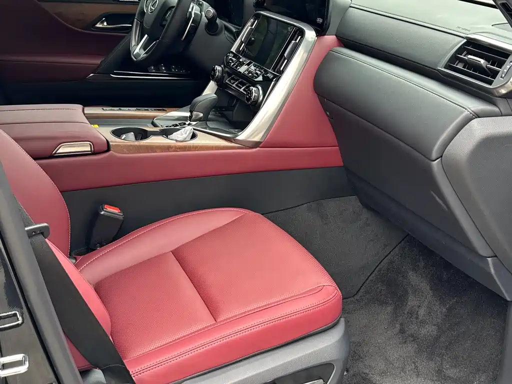 Lexus LX 2025 700h