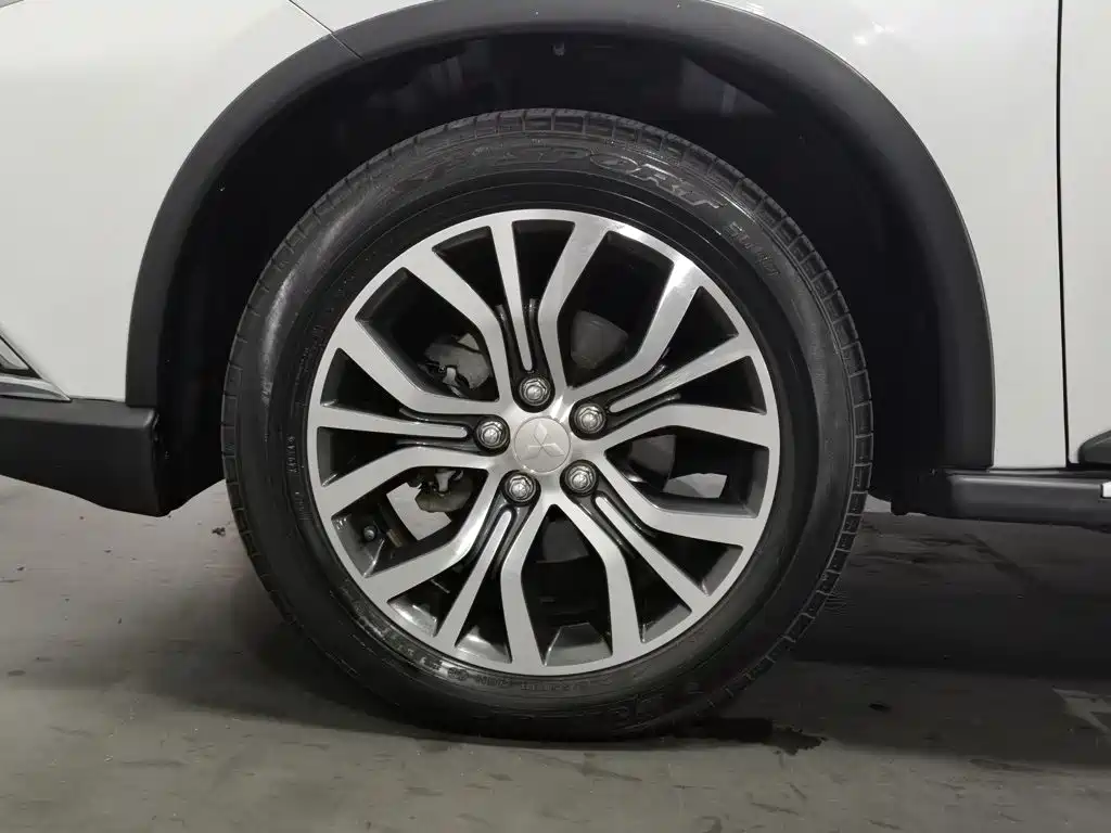 Mitsubishi Outlander (Import) — миниатюра 17