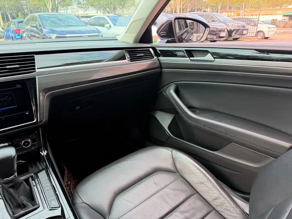 Volkswagen Phideon — миниатюра 10
