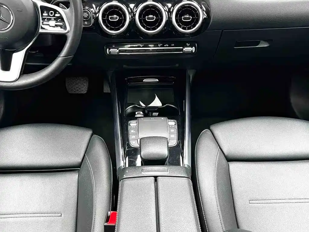 Mercedes-Benz GLA — миниатюра 9