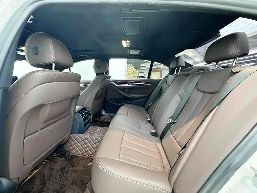 BMW 5 Series — миниатюра 5
