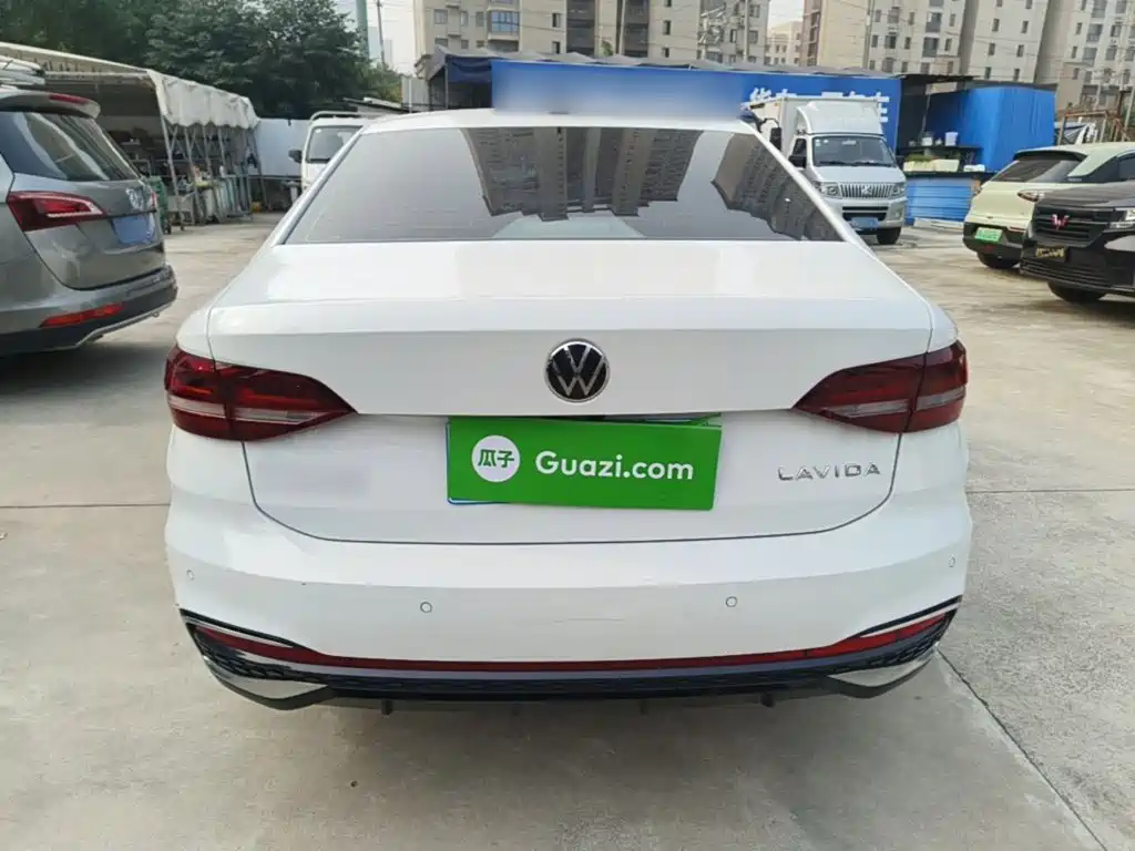 Volkswagen Lavida — миниатюра 6