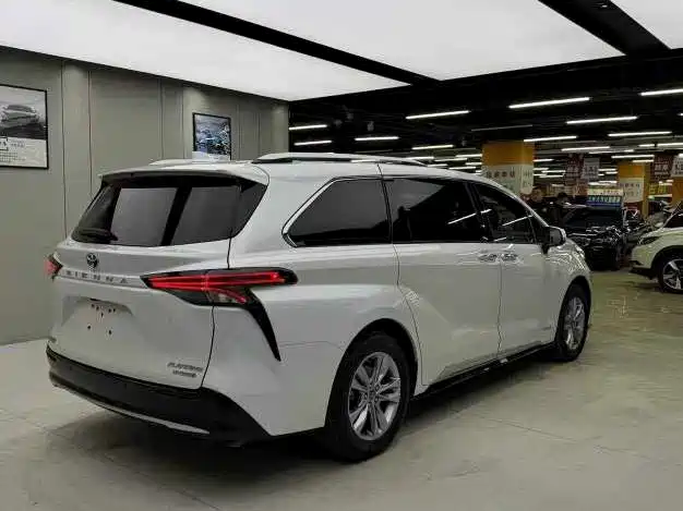 TOYOTA SIENNA