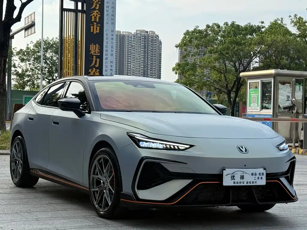 Changan UNI-V 2025 2.0T