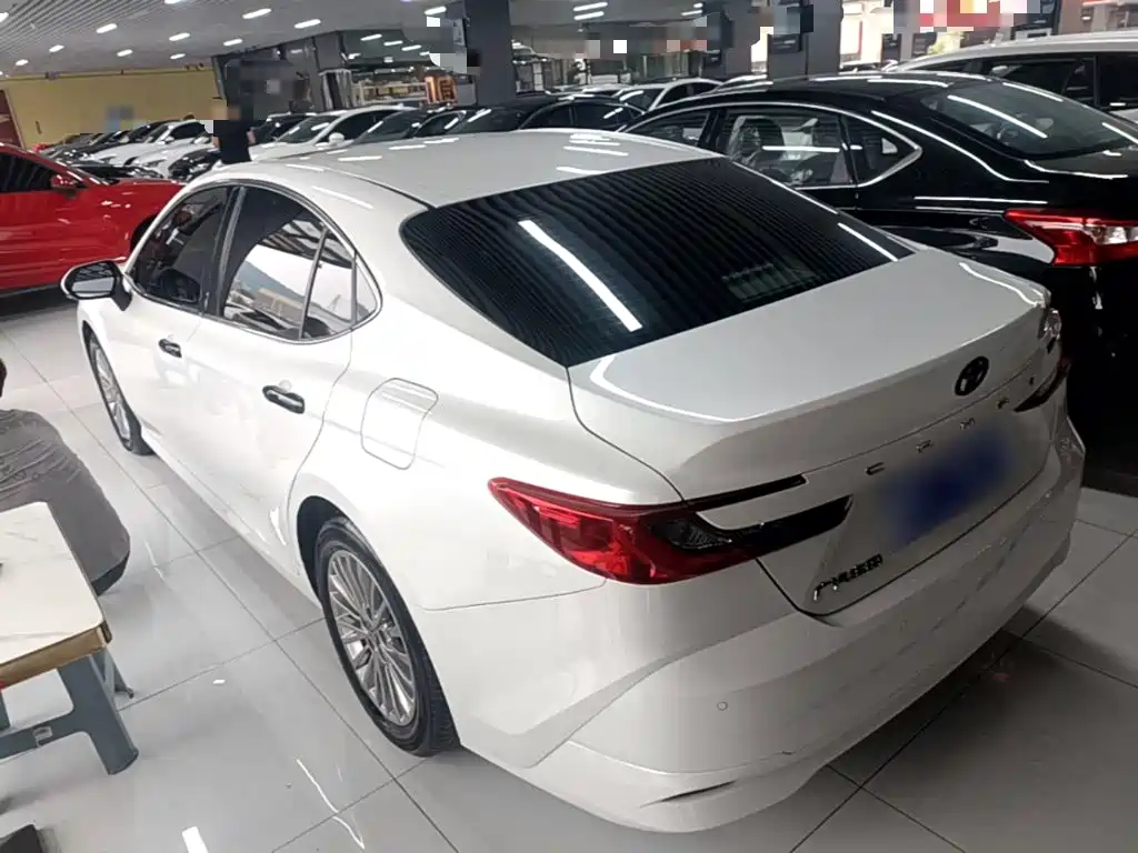 Toyota Camry — миниатюра 5