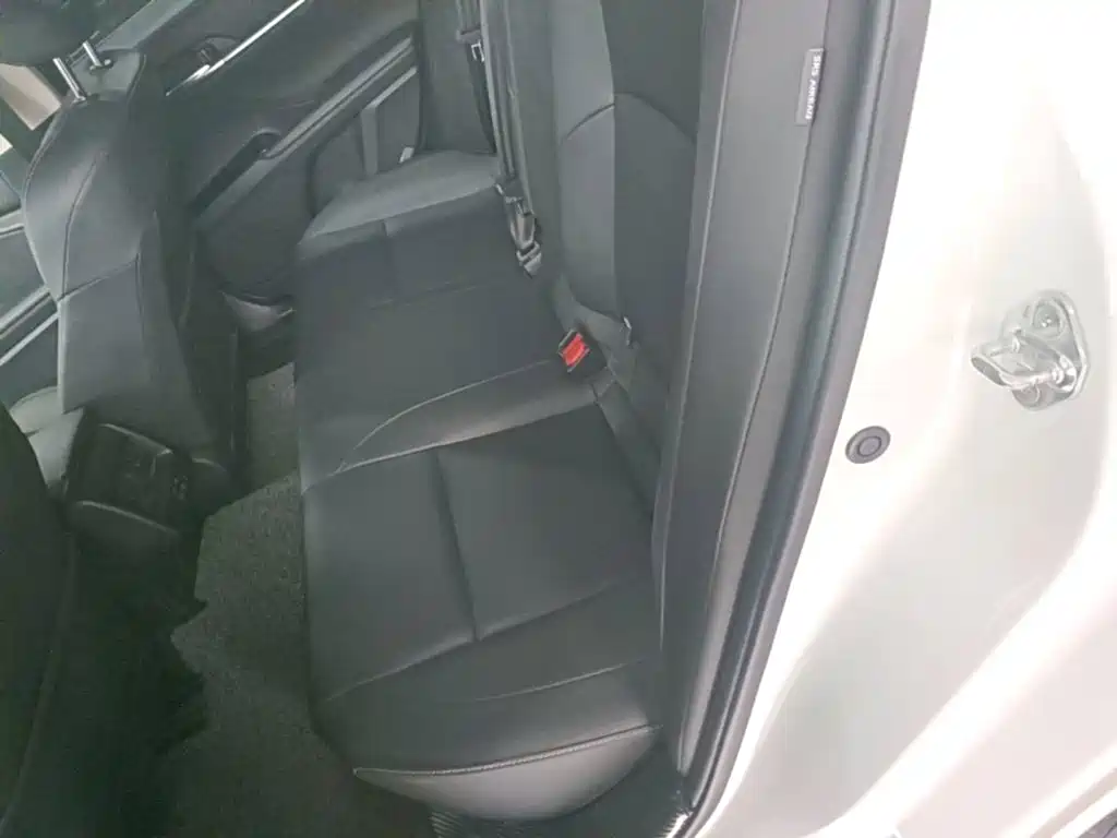 Toyota Camry — миниатюра 17