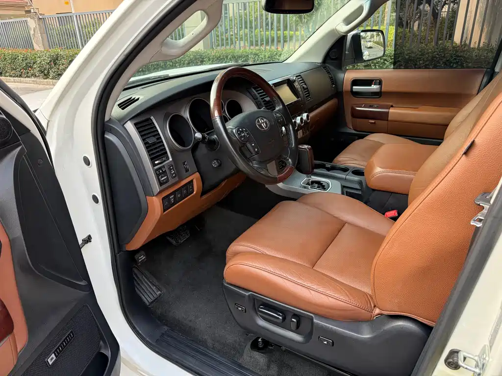 Toyota Sequoia — миниатюра 8