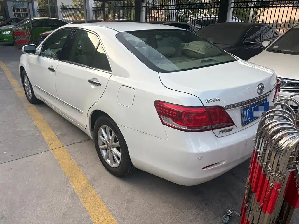 Toyota Camry — миниатюра 8