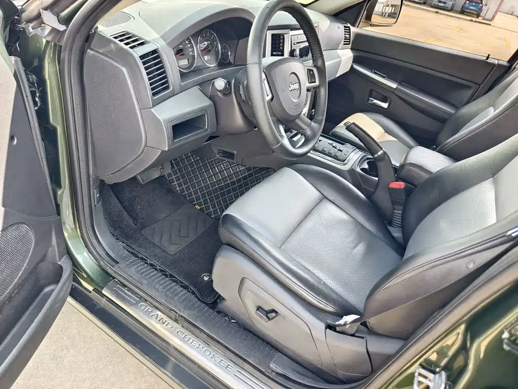 Jeep Grand Cherokee (Import) — миниатюра 7