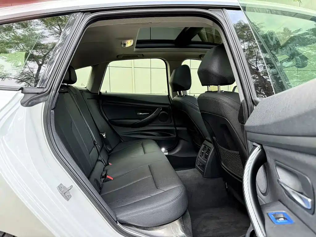 BMW 3 Series GT — миниатюра 12
