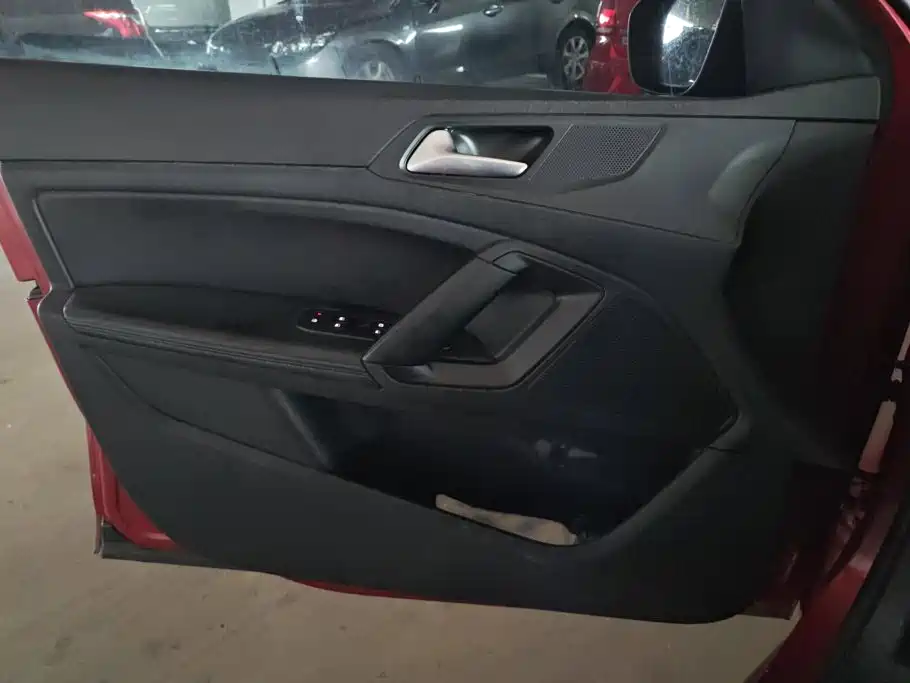 Peugeot 308 — миниатюра 7