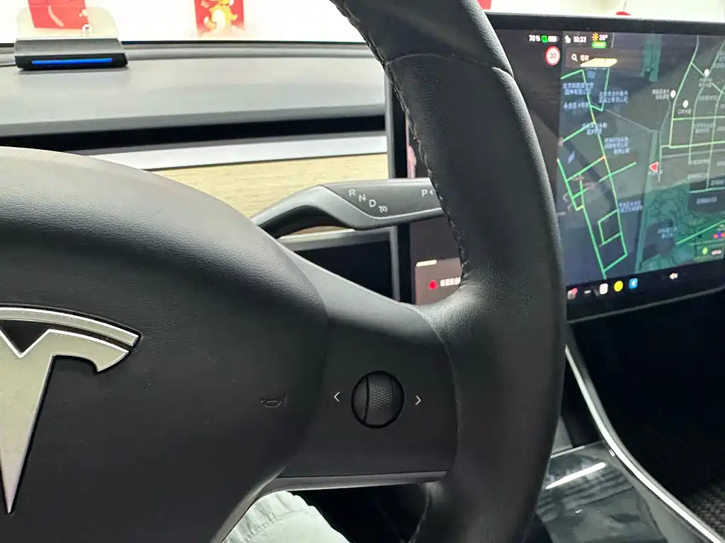 Tesla Model 3 — миниатюра 12