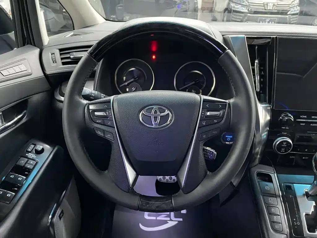 Toyota Vellfire — миниатюра 10