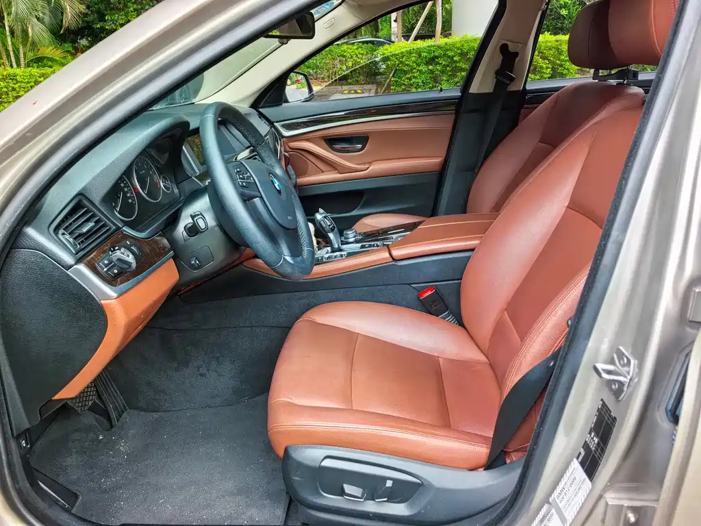 BMW 5 Series — миниатюра 10