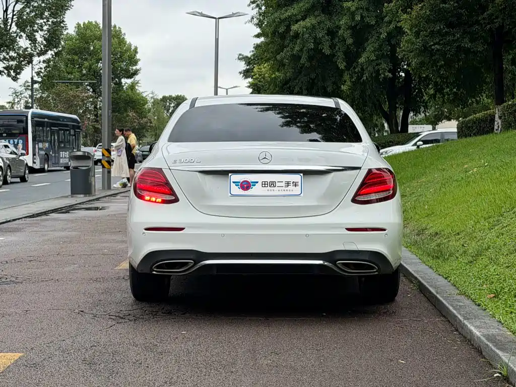 Mercedes-Benz E-Class — миниатюра 5