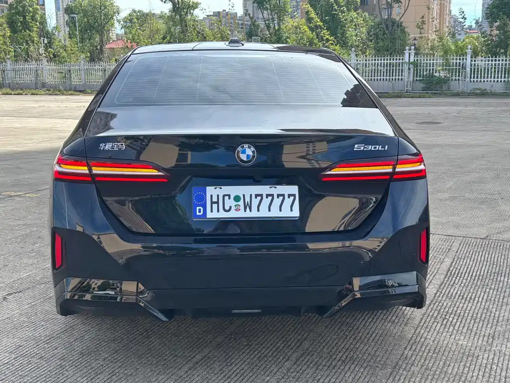 BMW 5 Series — миниатюра 5