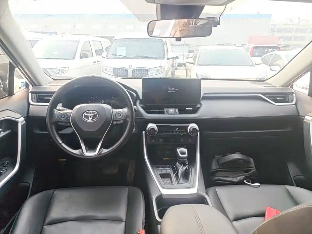 Toyota RAV4 — миниатюра 10