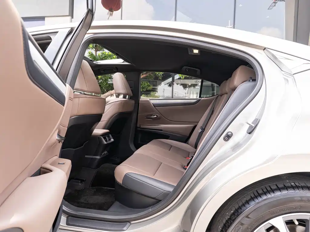 Lexus ES — миниатюра 10