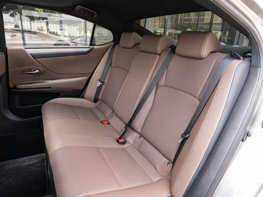 Lexus ES — миниатюра 12